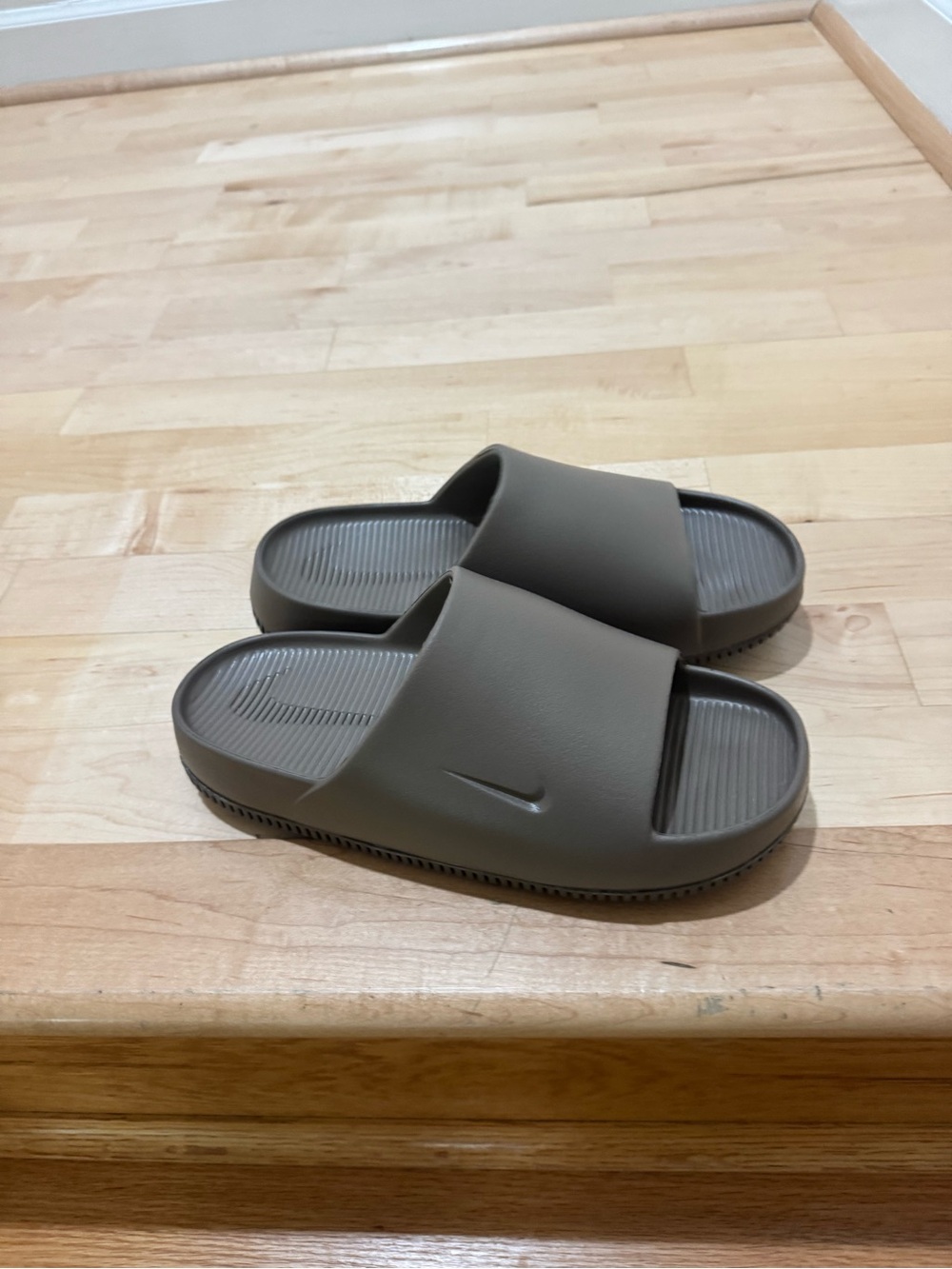 Nike Women’s Brown Slip-On Slide Sandals - Picture 4 of 7